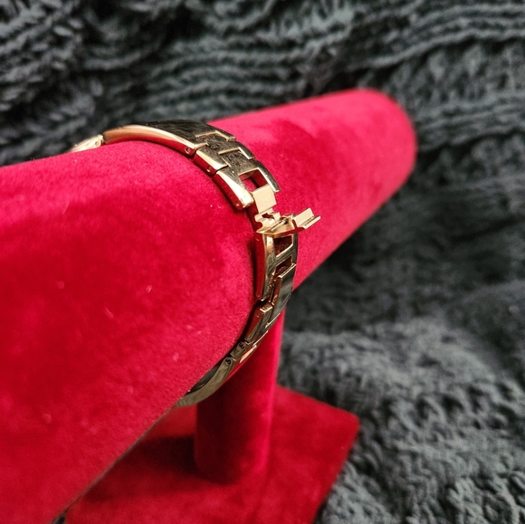 Badgley Mischka Gold Watch - Picture 6 of 8